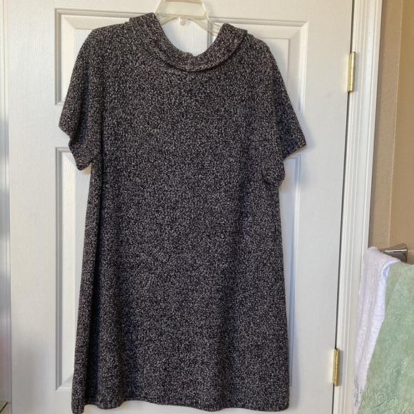 Knitted Black and White Sweater Dress with Short-sleeves. Never worn - Picture 2 of 9
